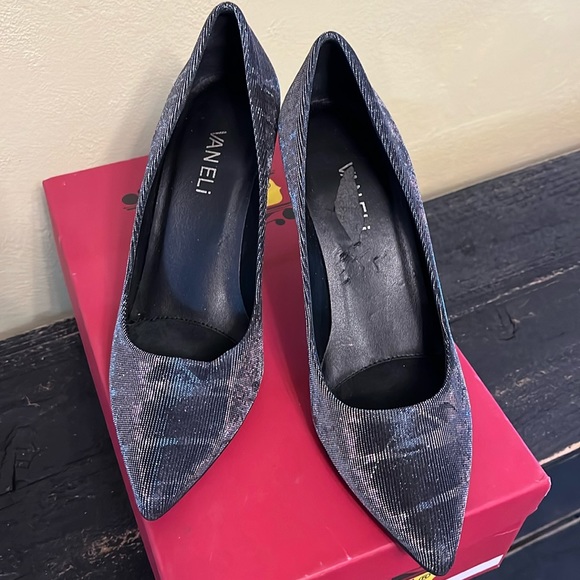 New in Box: Vaneli Black / Silver Heels - Picture 1 of 12